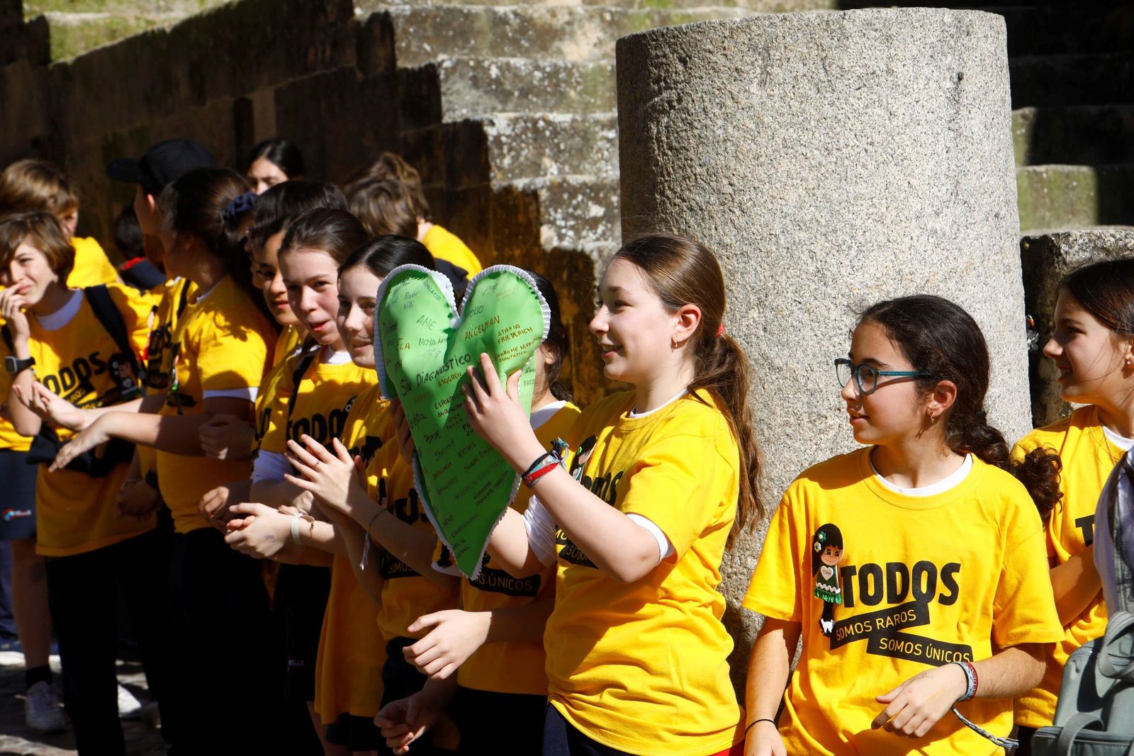 Las mejores imágenes del abrazo a la Mezquita-Catedral por las enfermedades raras