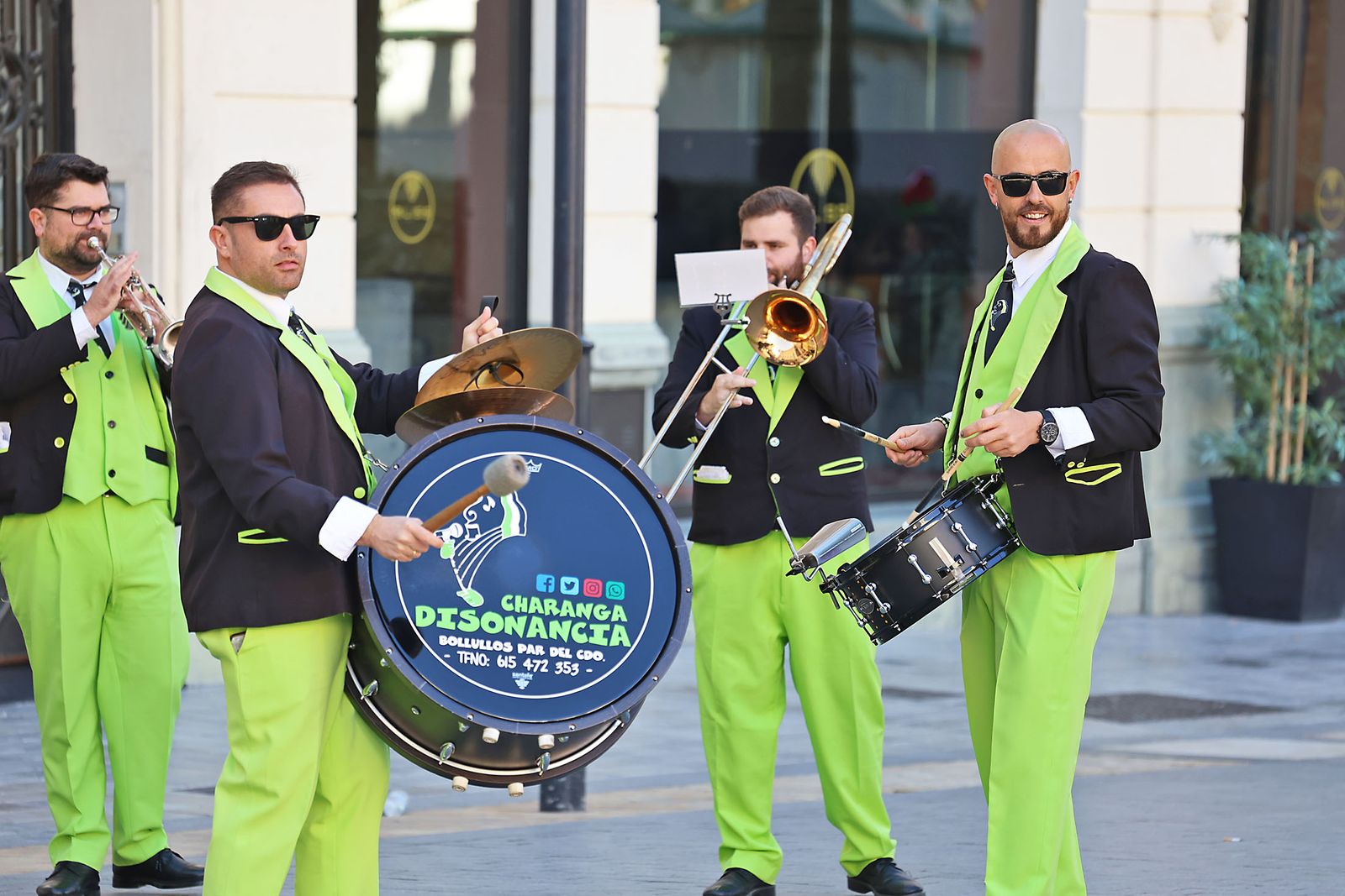 Imágenes de la fiesta del 24 de diciembre en las calle de Huelva