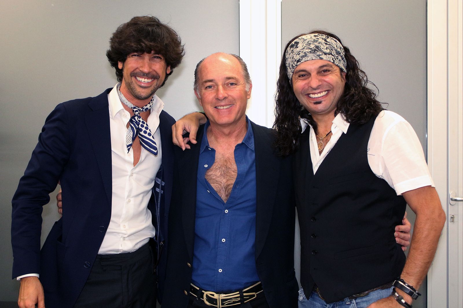 El nuevo embajador José Manuel Soto entre Manuel Lombo y El Arrebato