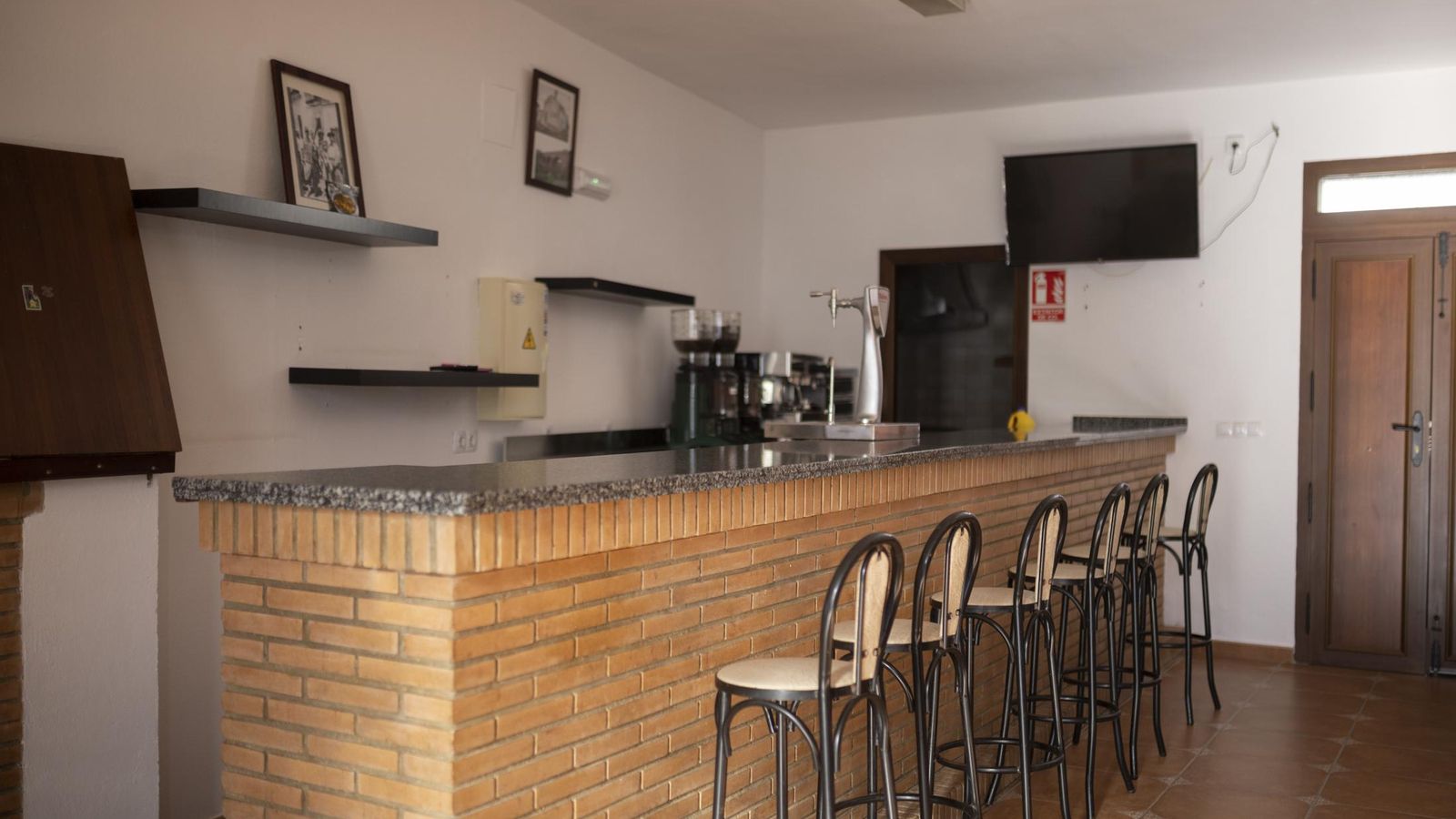 El interior del bar de Cumbres de Enmedio