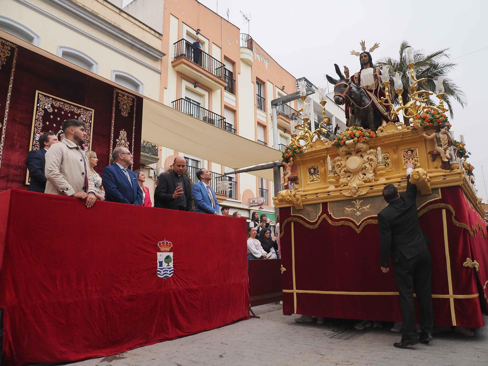 Las mejores imágenes de 'La Mulita' en Isla Cristina, única procesión en la tarde del Domingo de Ramos en la costa onubense