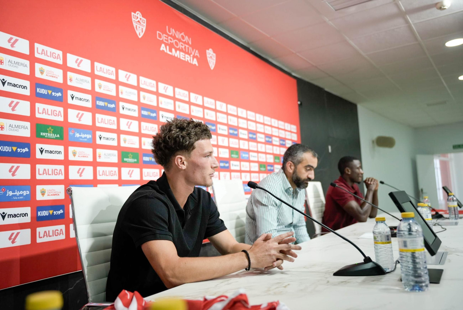 Soko y Dzodic como nuevos futbolistas de la UD Almería