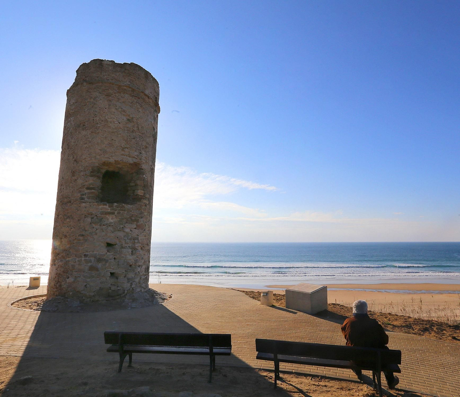 Zona de la Torre del Puerco, donde se habilitará un nuevo acceso elevado a la playa junto al hotel Barceló.