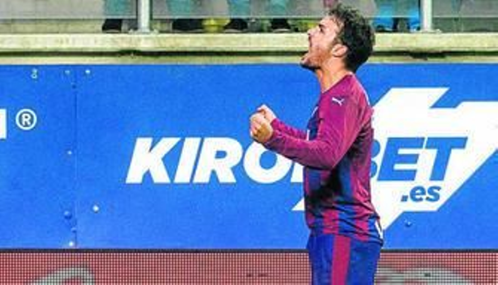 Pedro León acaba de empatar tras los fallos de Vietto en el pase y de Kolodziejczak al tratar de cortar .