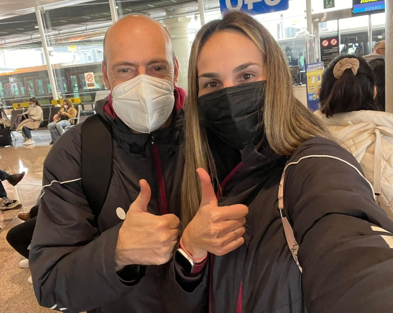 Marija Galonja junto a José Luis Machado de vuelta a Priego desde Barcelona. Marija Galonja junto a José Luis Machado de vuelta a Priego desde Barcelona.