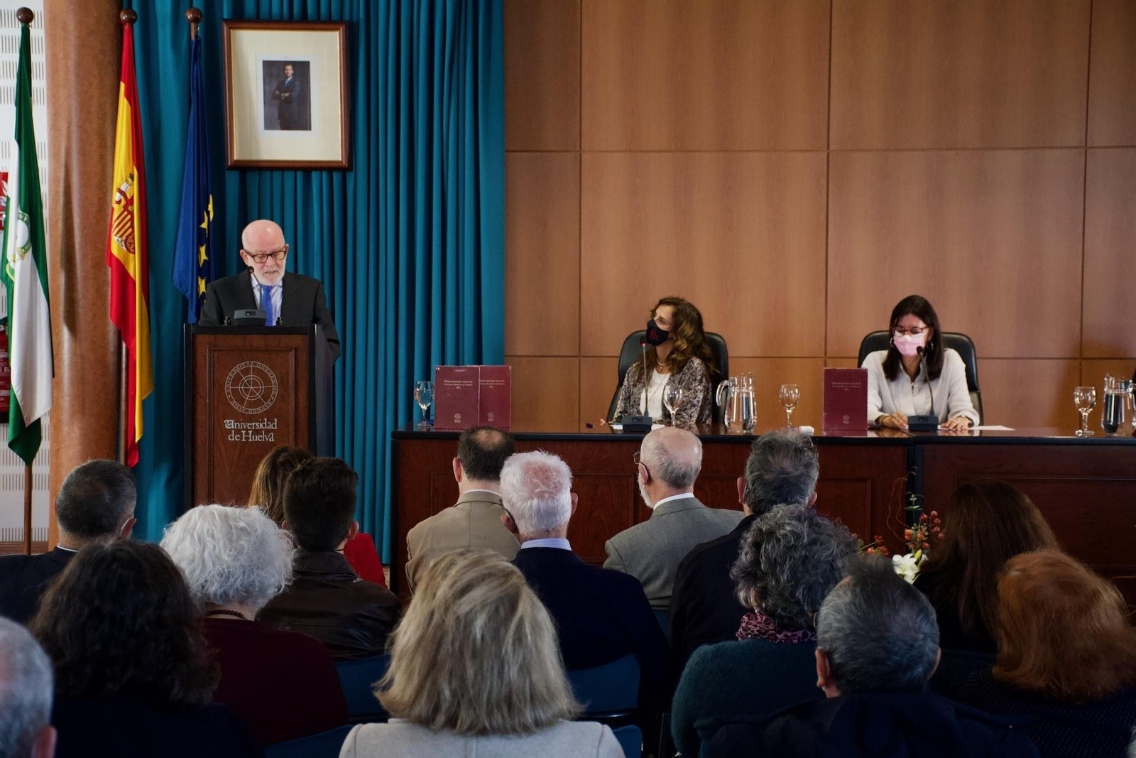 Un momento del acto de presentación del libro.