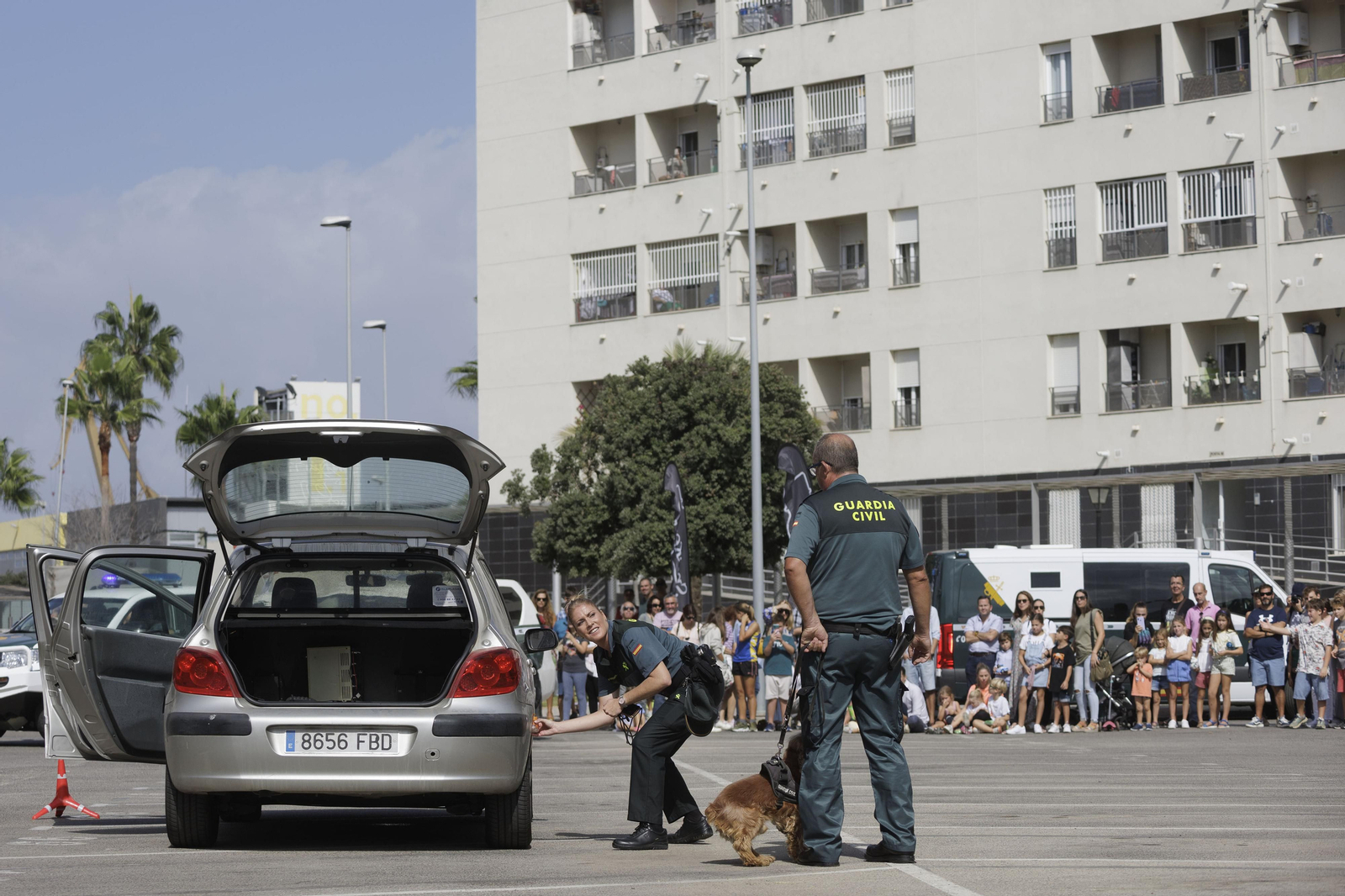 Todas las imágenes de la Jornada de Puertas Abiertas en la Guardia Civil de Cádiz