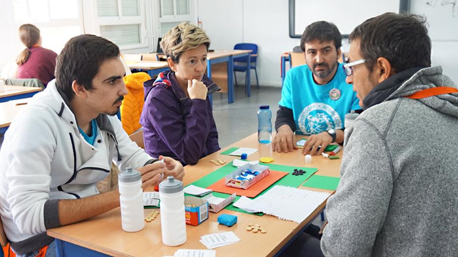 Va dirigido a diseñadores gráficos, programadores, creadores de contenidos y, en general, personas con curiosidad.