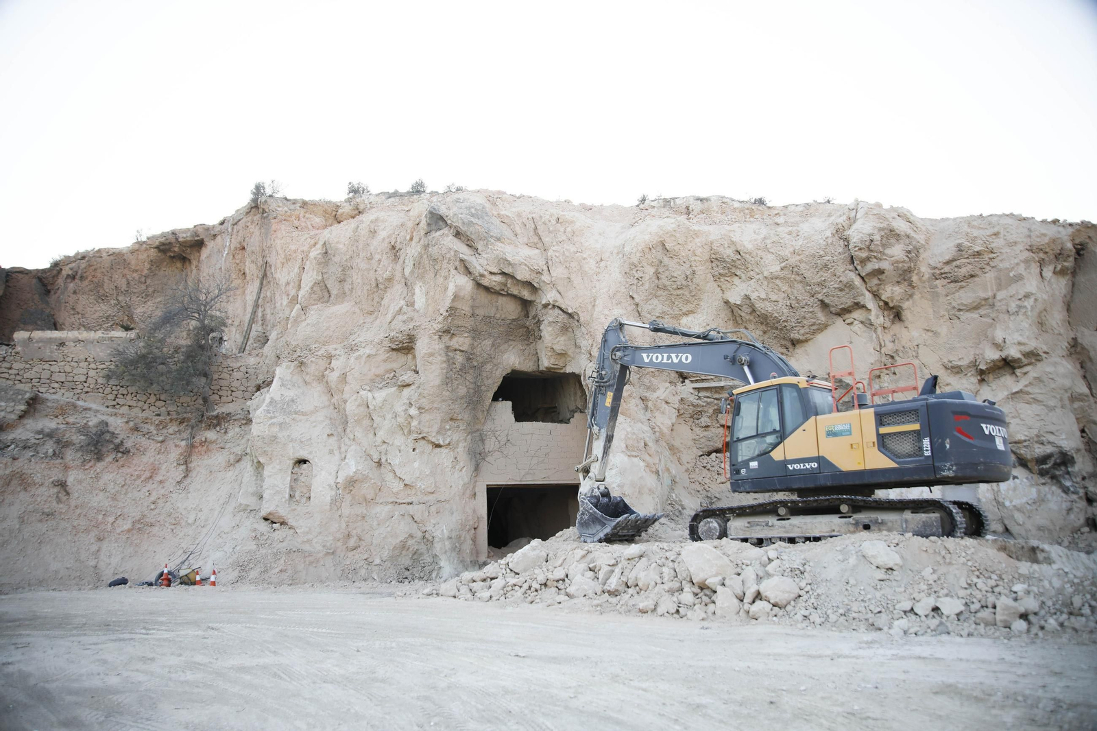 Imágenes de los refugios de la guerra civil descubierto en el barrio de Las Trincheras