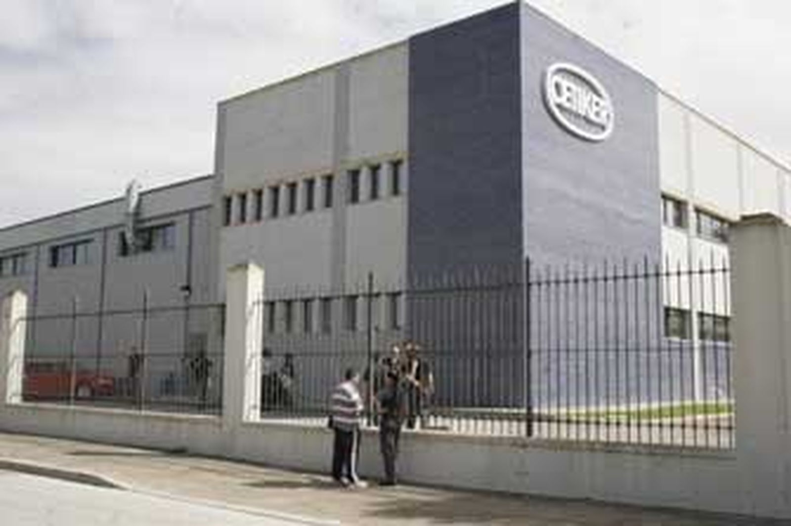 Una vista de la planta de Oetiker España en el polígono Las Salinas, en El Puerto de Santa María. /Andrés Mora