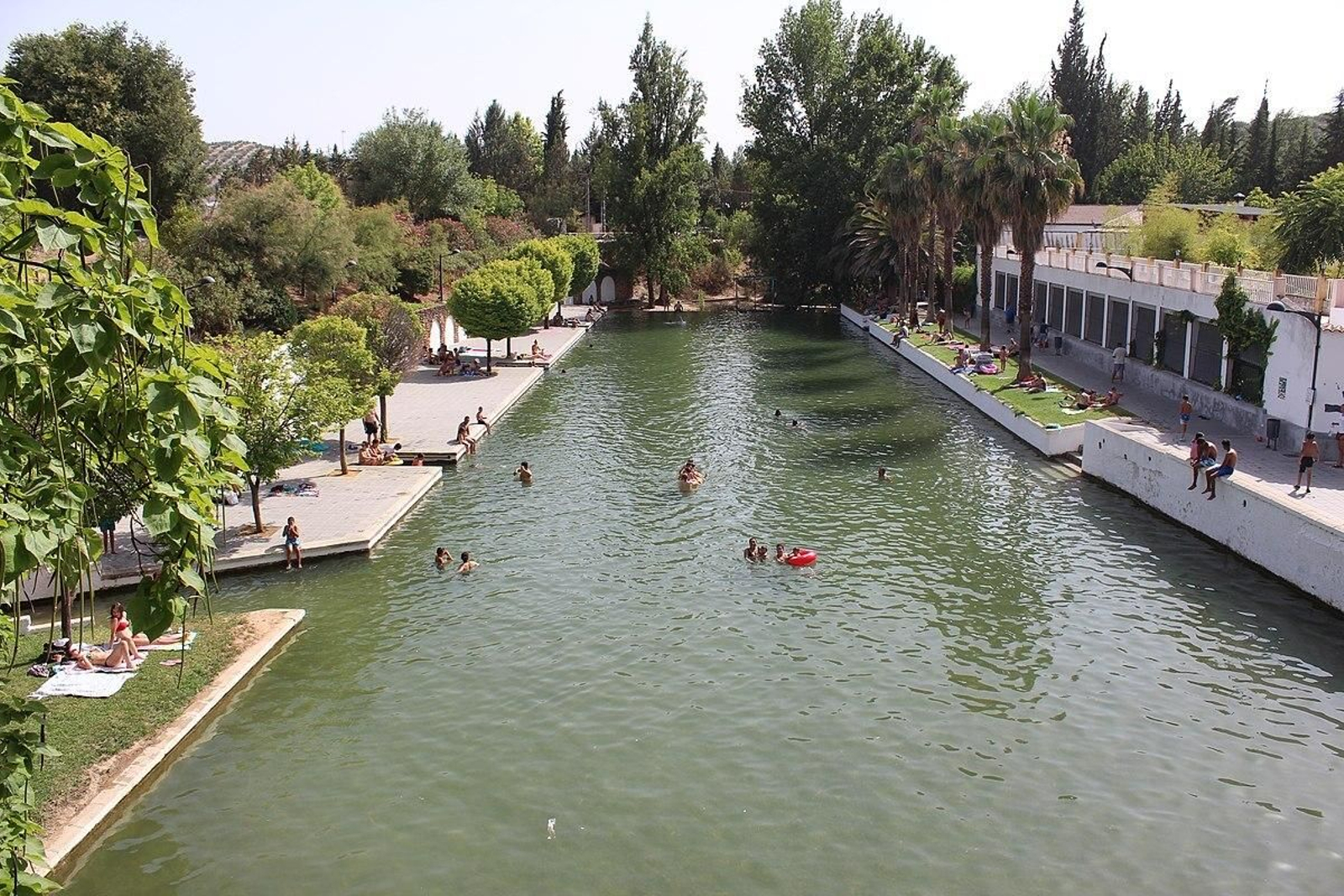 Piscinas naturales en Andalucía para visitar este puente con niños