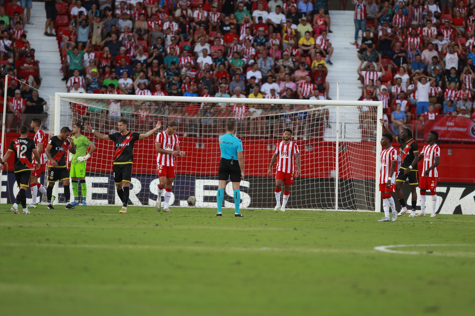 Imágenes del partido U.D. Almería-Rayo Vallecano