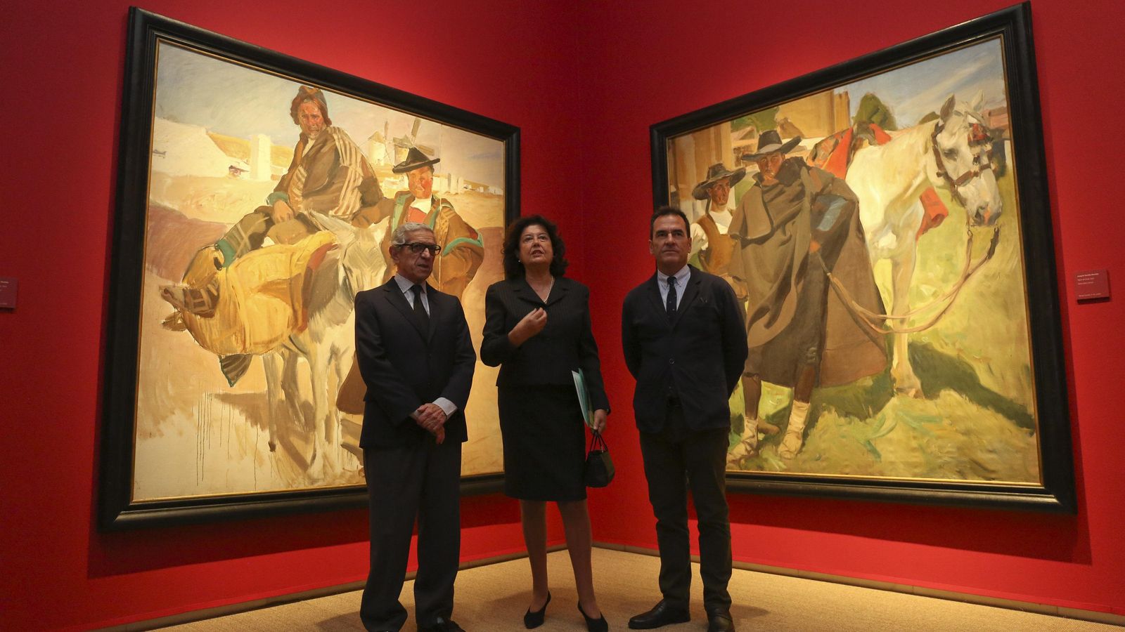 El presidente de la Fundación Unicaja, Braulio Medel; la comisaria de la exposición, Carmen Pena; y el conservador del Museo Sorolla, Enrique Varela en la presentación de la exposición 'Sorolla tierra adentro'