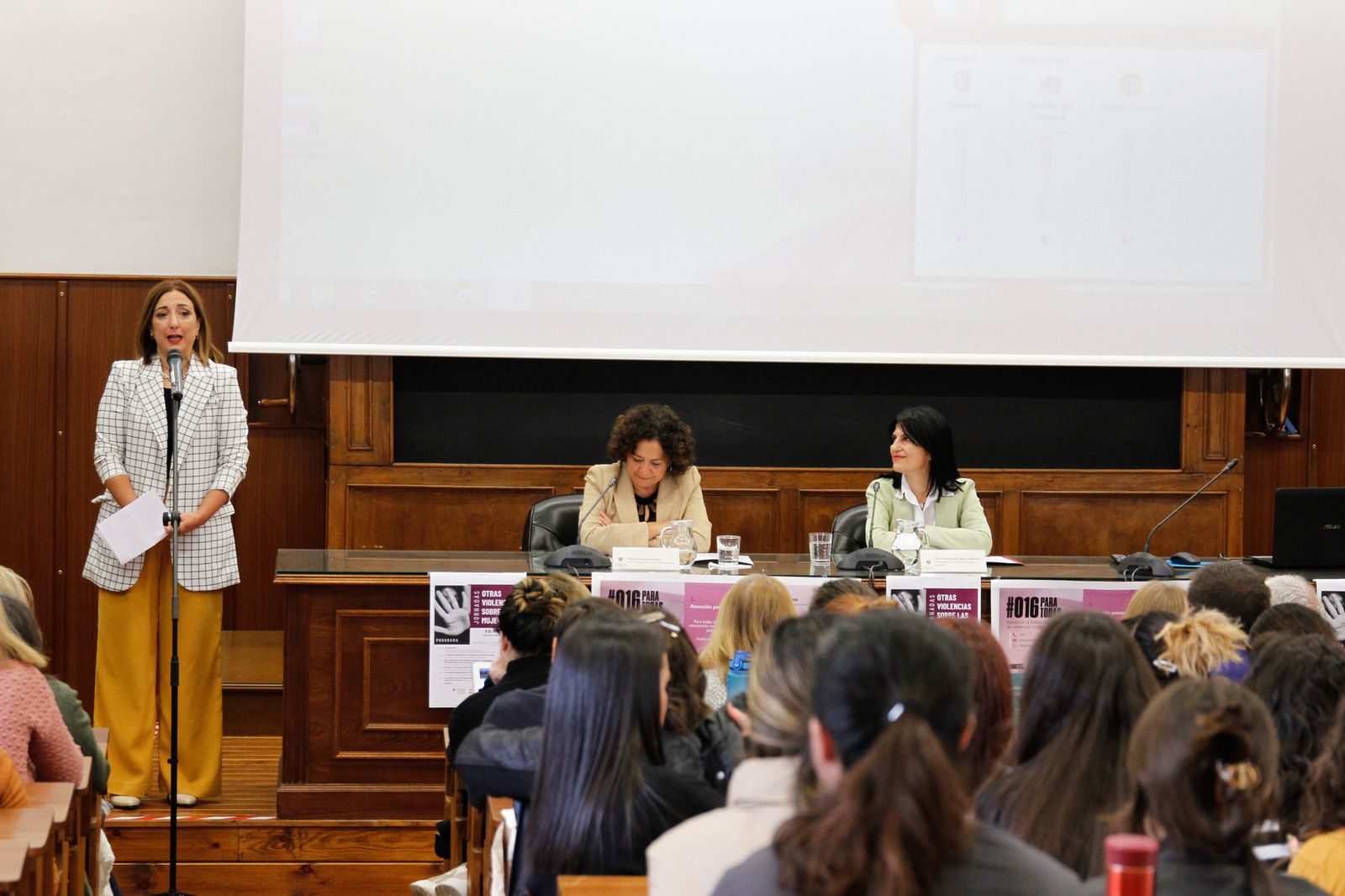 Sánchez Romero interviene en el inicio de las jornadas, inauguradas por Pilar Aranda e Inmaculada López Calahorro.