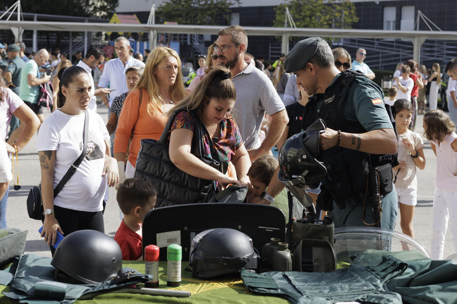 Todas las imágenes de la Jornada de Puertas Abiertas en la Guardia Civil de Cádiz