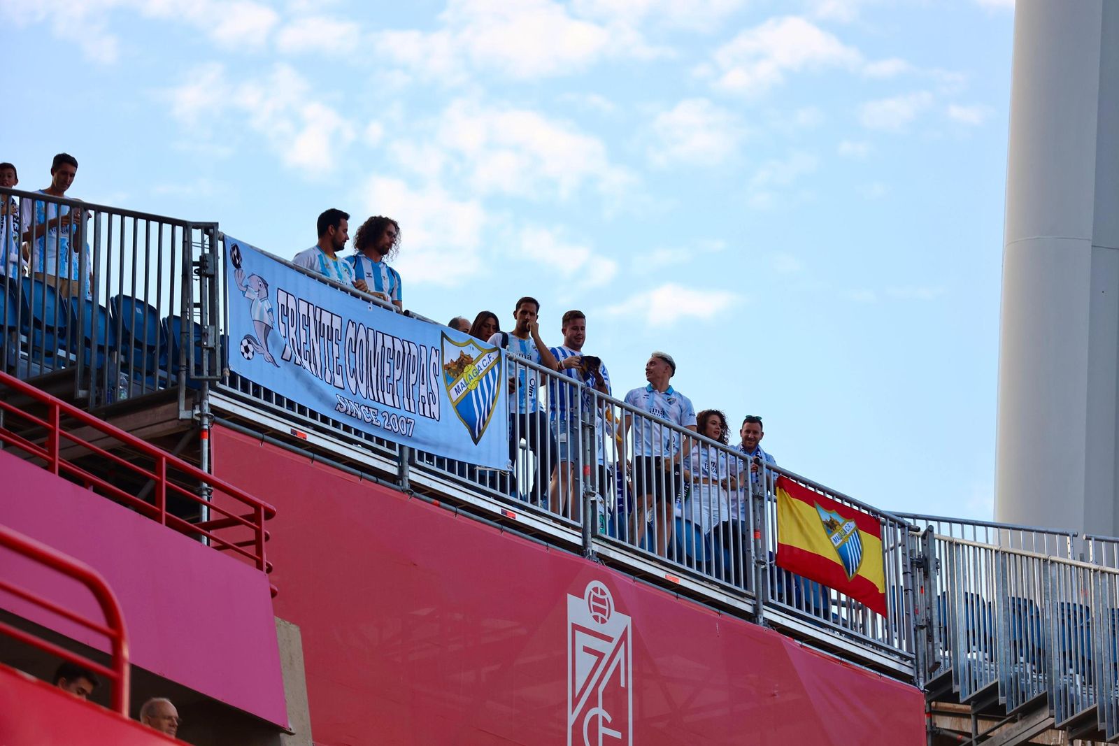 Búscate en la grada de Los Cármenes durante el Granada CF-Málaga CF