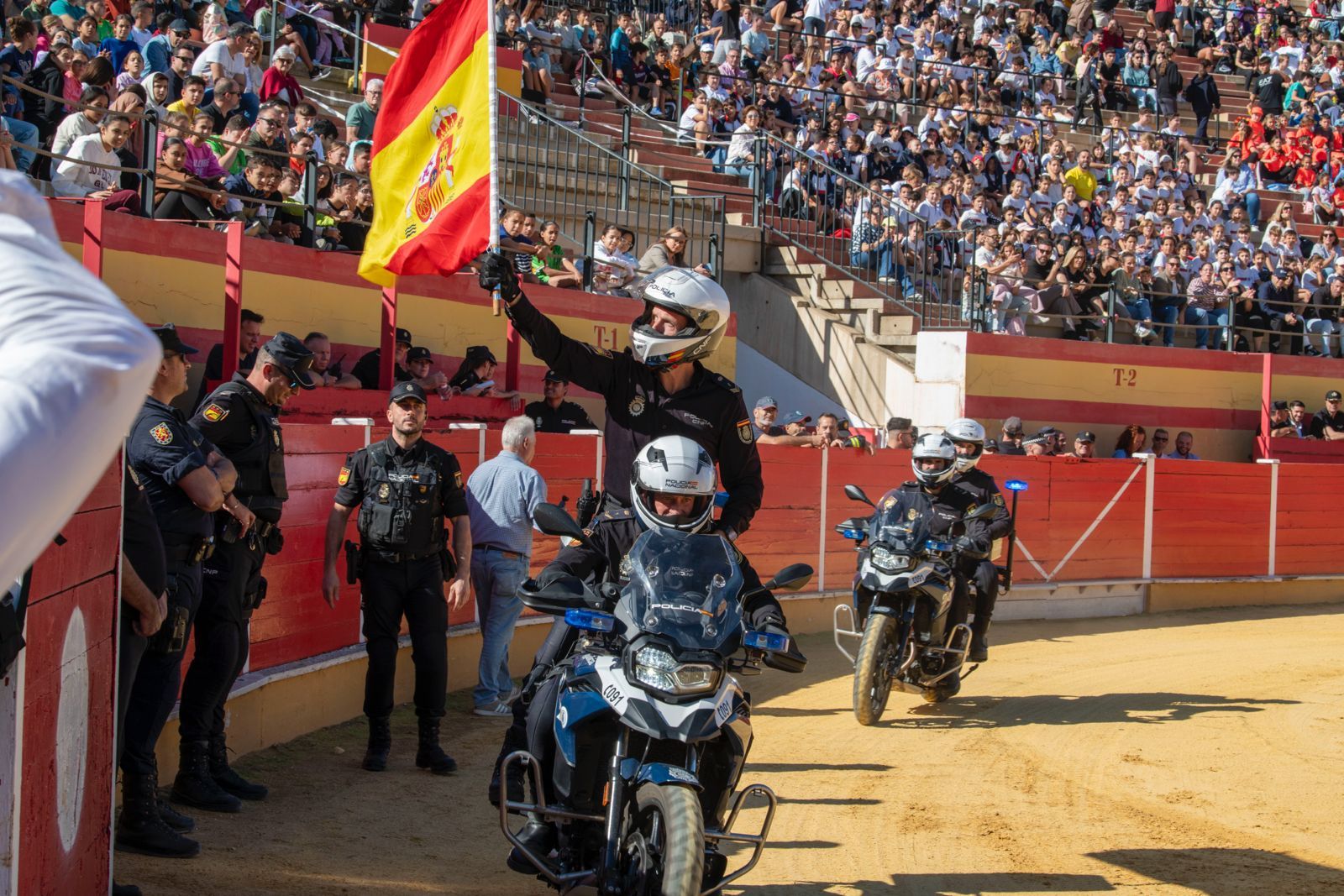 Galería | Así ha sido la jornada de puertas abiertas de la Policía Nacional en la Plaza de Toros de Motril