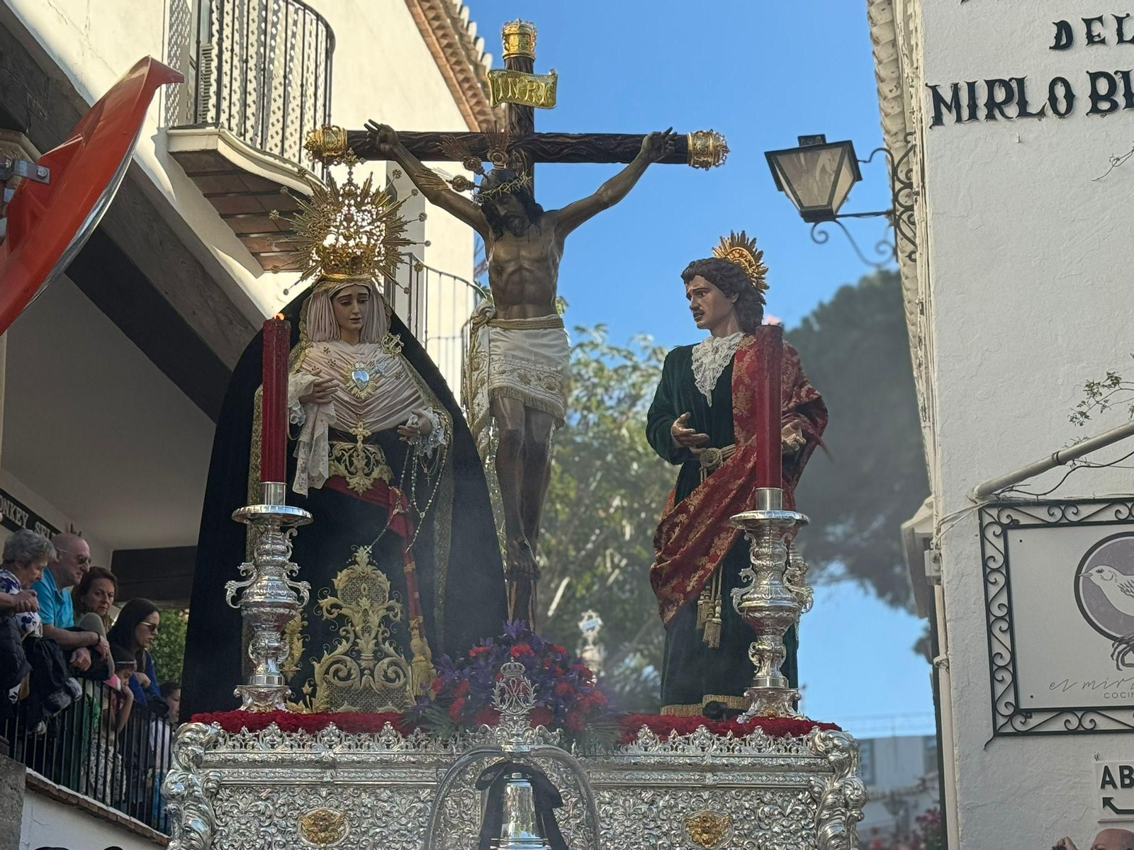 El Cristo de la Paz y el Yacente el Viernes Santo en Mijas, en imágenes