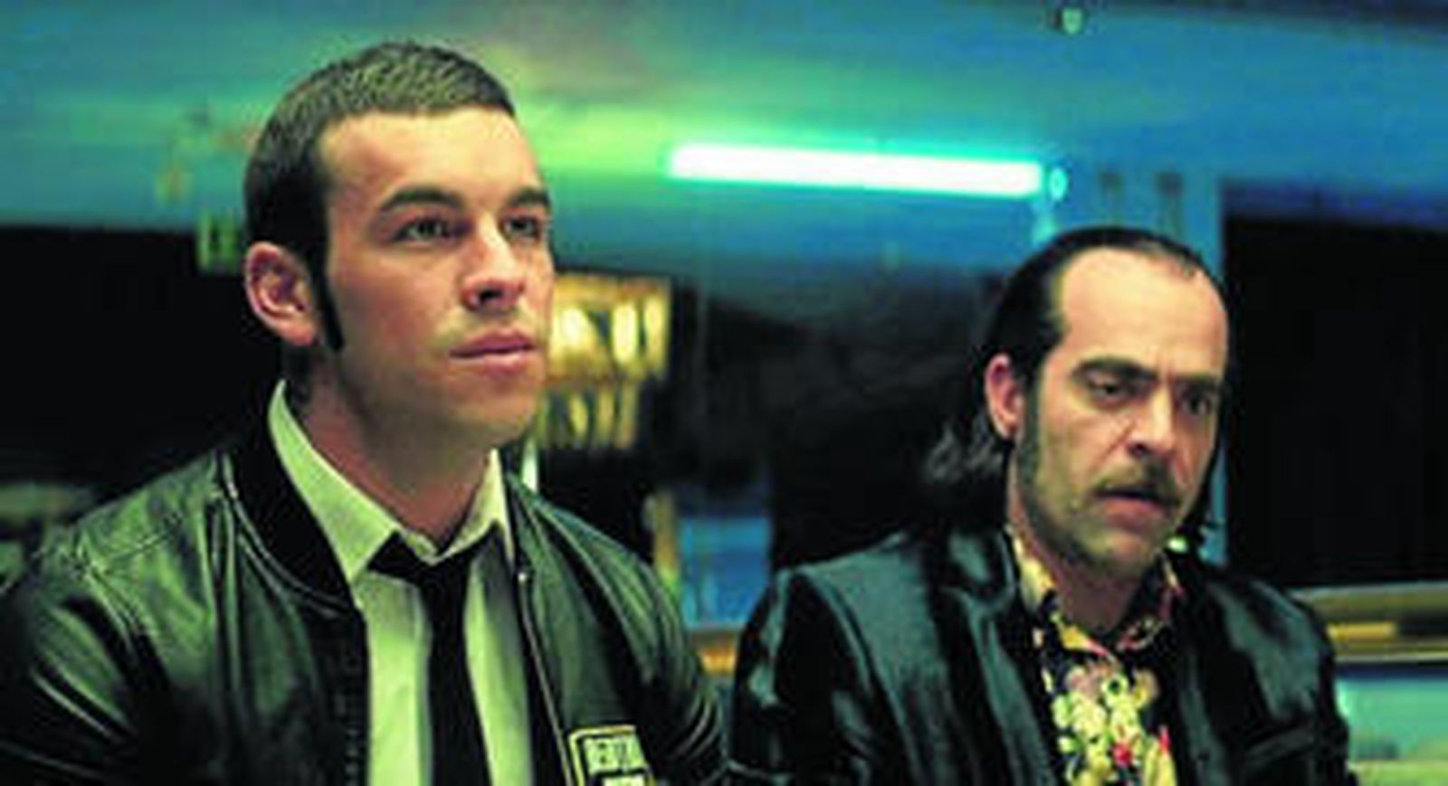 Mario Casas y Luis Tosar, en 'Toro'.