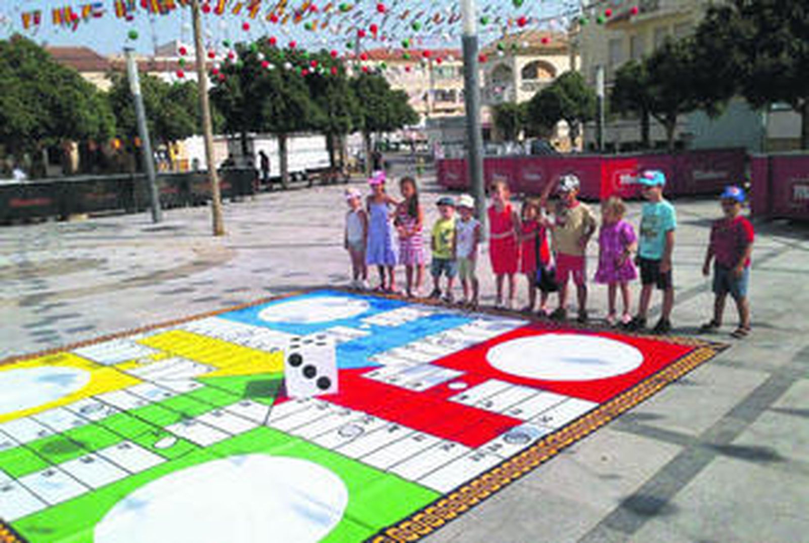 Los pequeños demuestran su acierto en la carrera de cintas