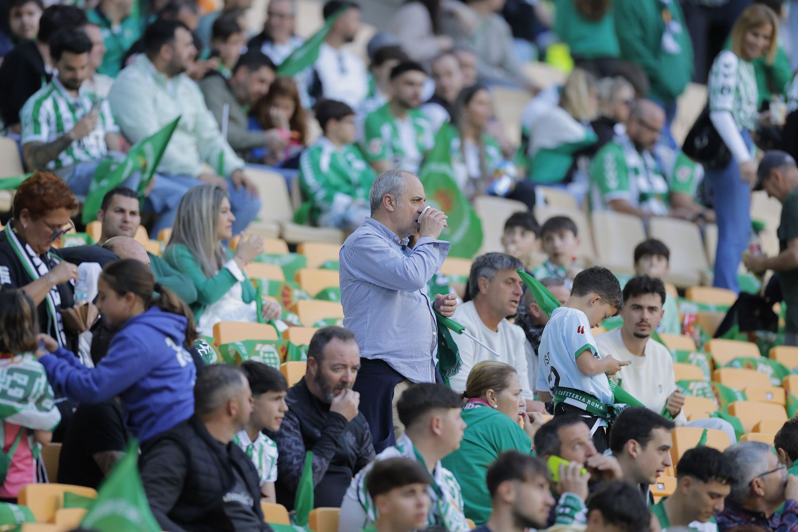 Búscate en las fotos del Betis - Sevilla
