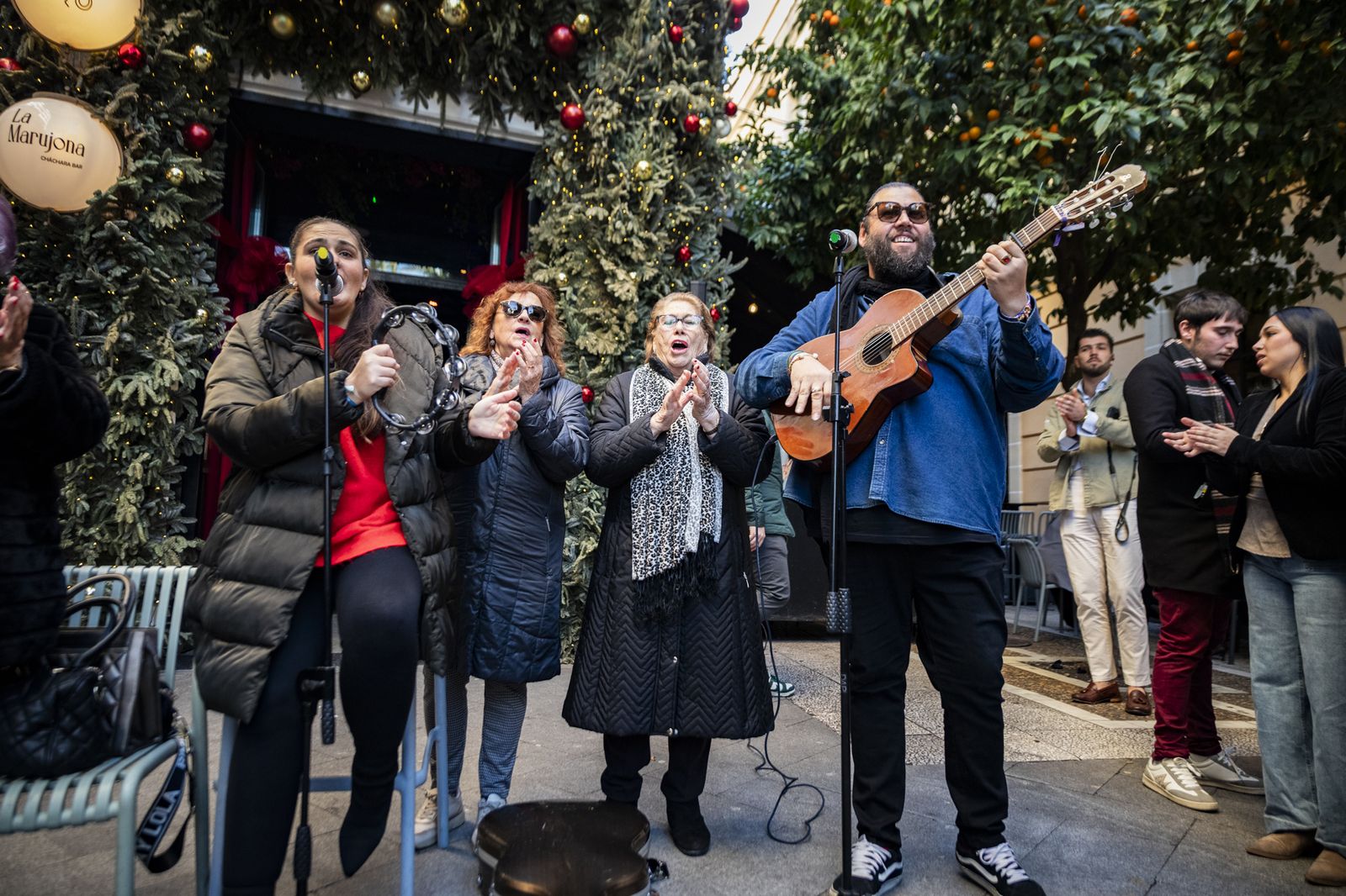 Imágenes del ambiente navideño del 24 de diciembre en Jerez