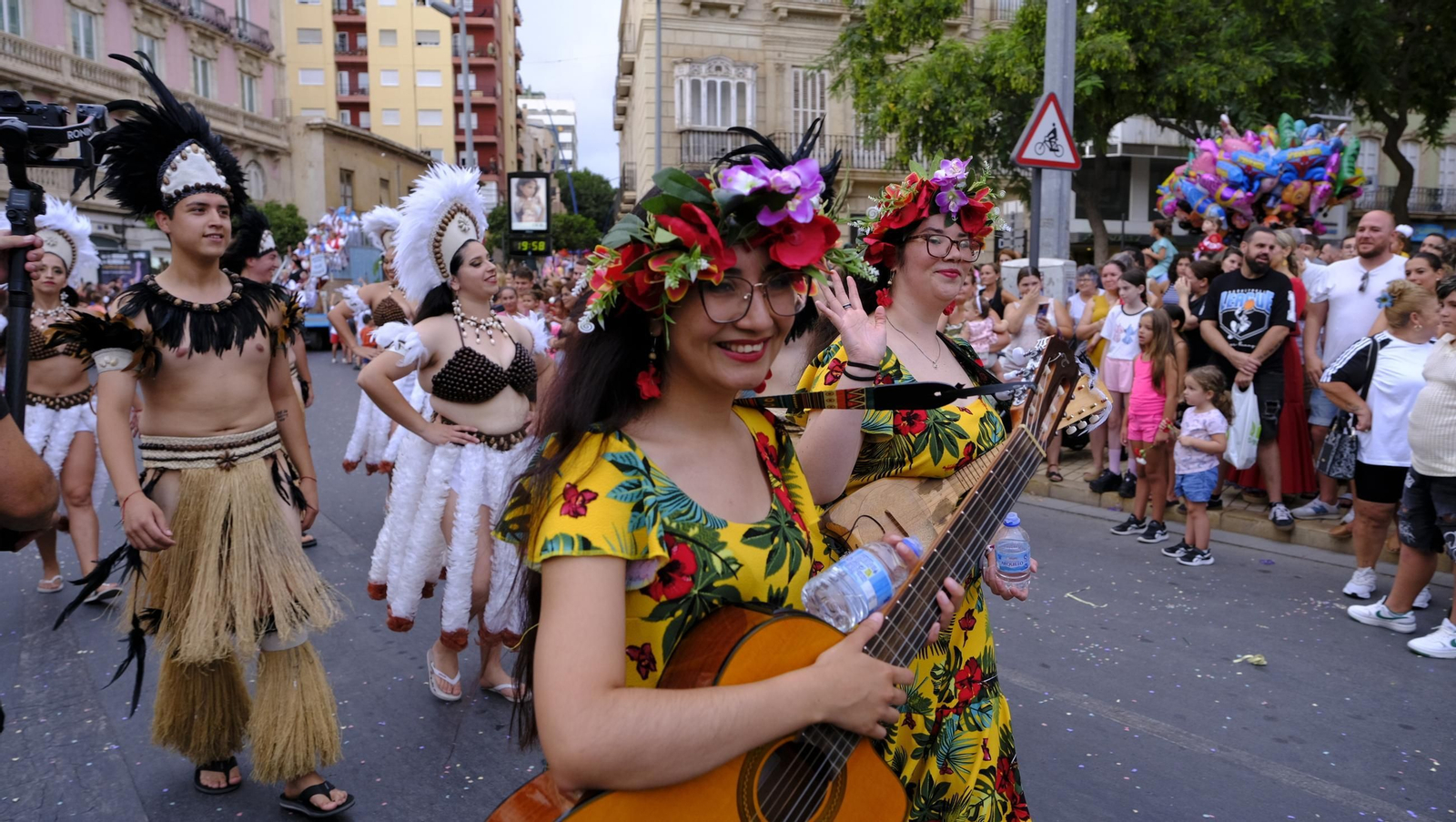 Las mejores imágenes de la Batalla de Flores de Almería