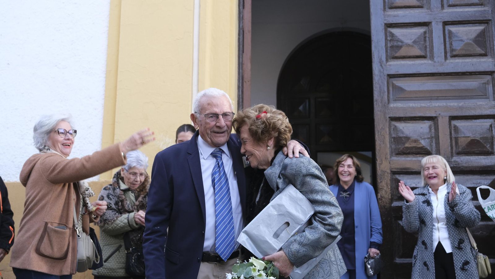 Brindis por 75 años de amor de Carmen y Roque, en imágenes