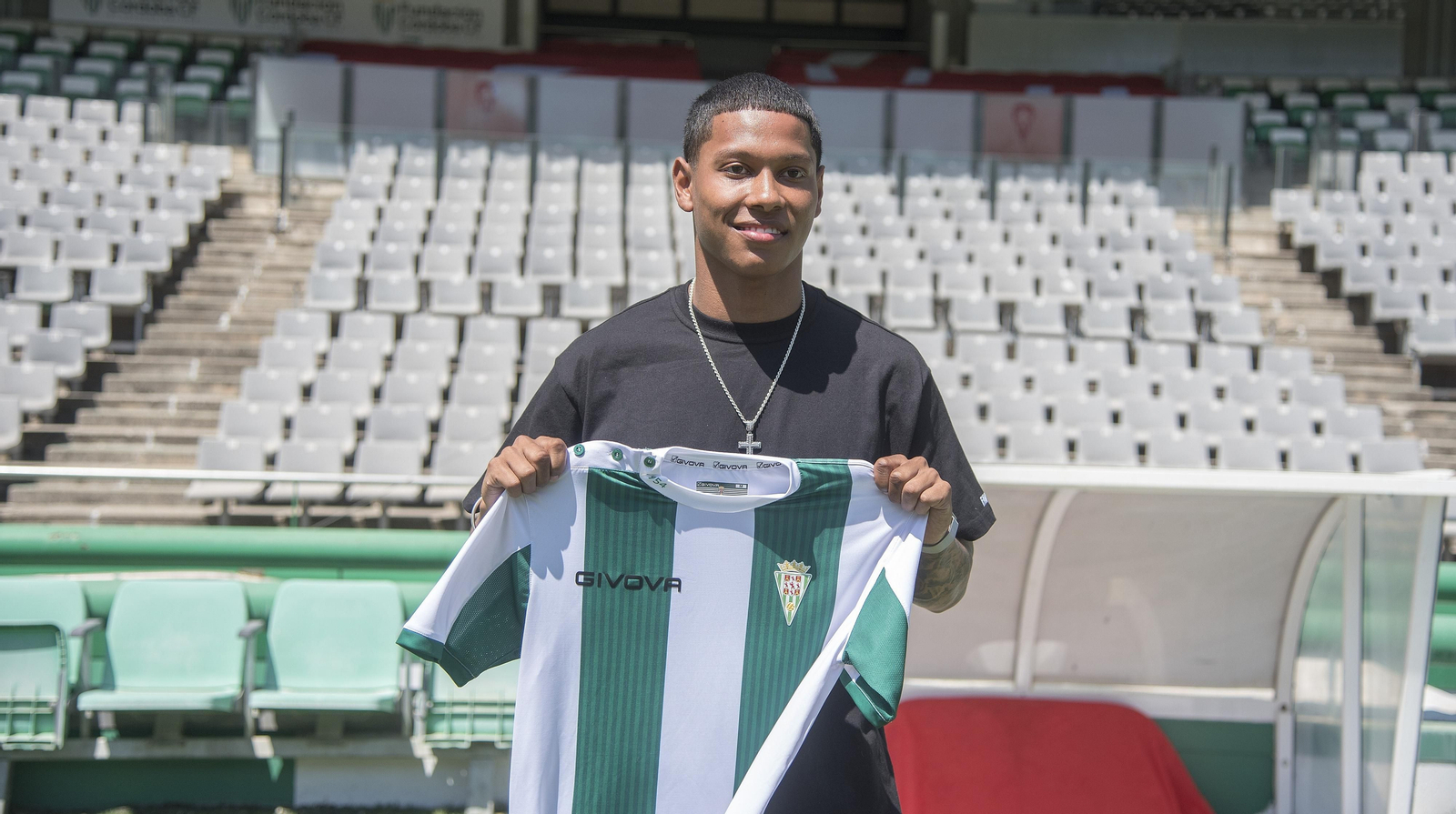 La fotos de la presentación de Darren Sidoel con el Córdoba CF