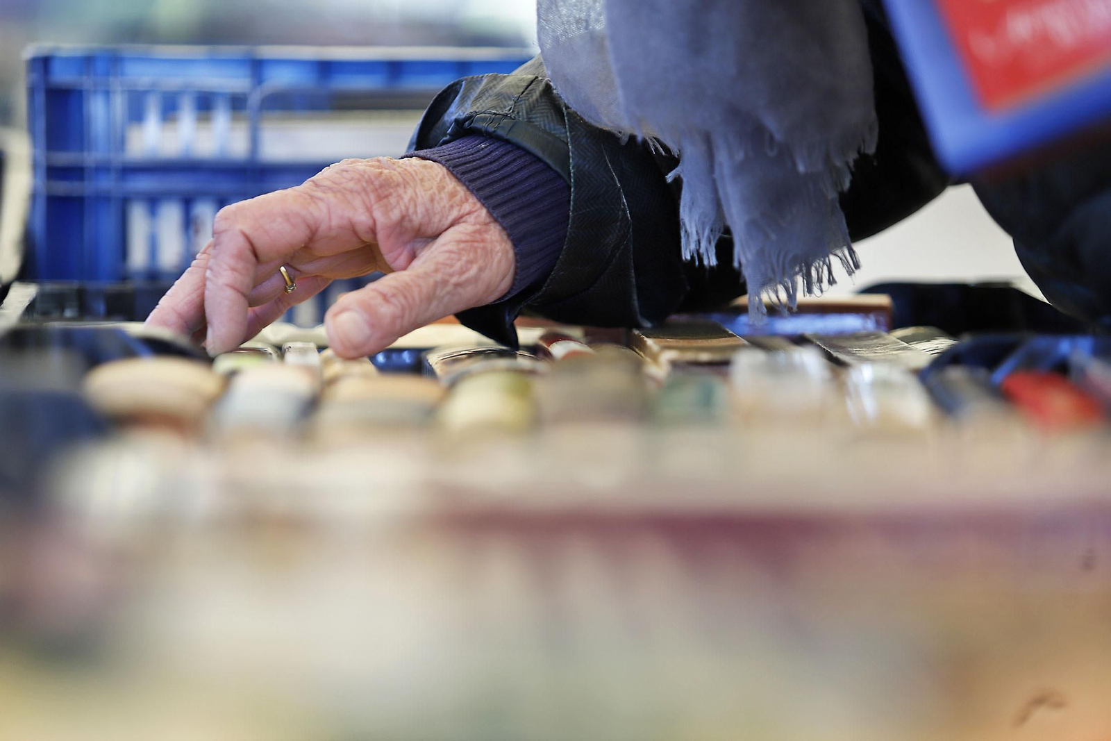Imágenes del mercadillo solidario de Ayre en Huelva