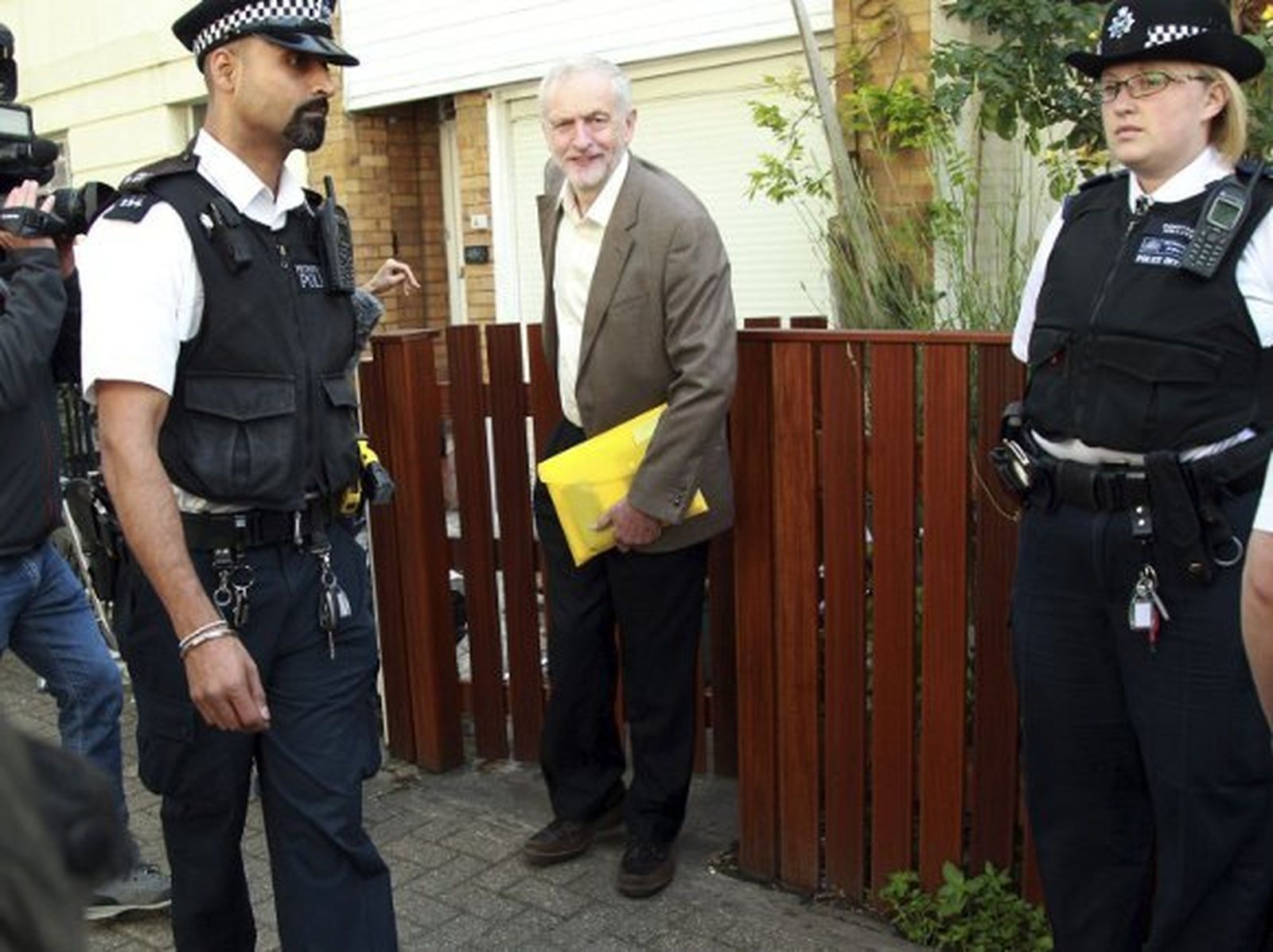 Corbyn rechaza dimitir tras perder una moción de confianza entre los Laboristas