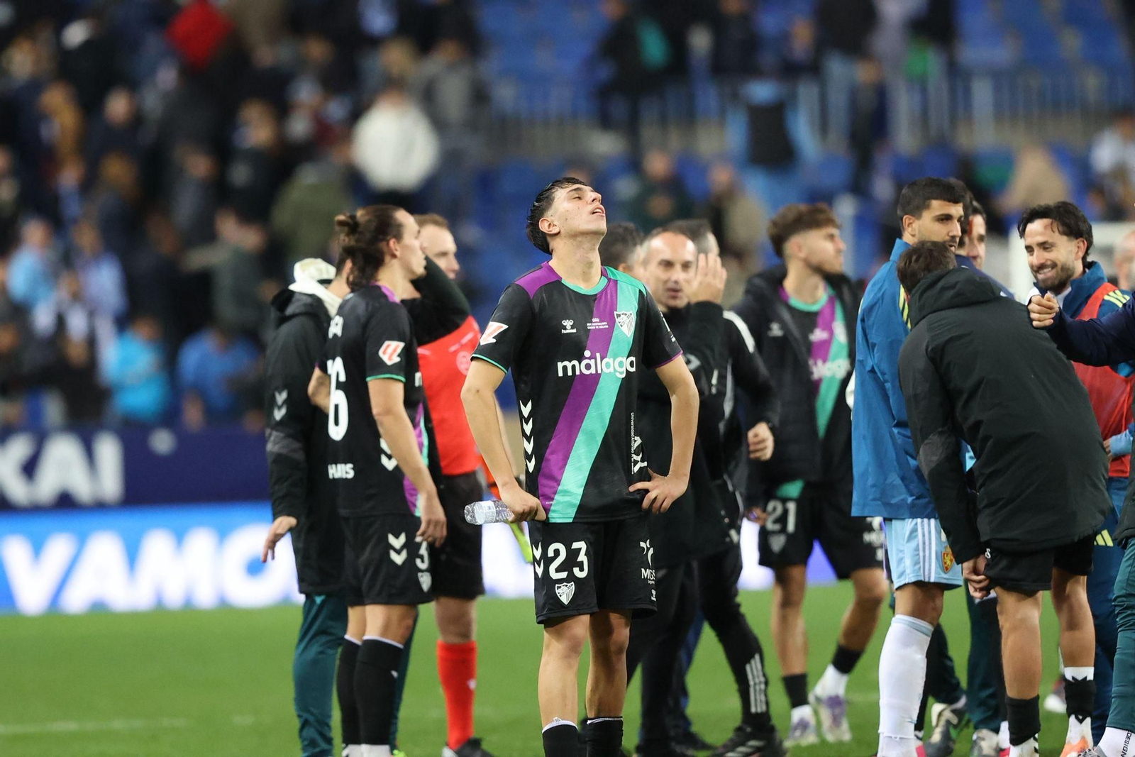 Izan Merino se lamenta tras el partido.