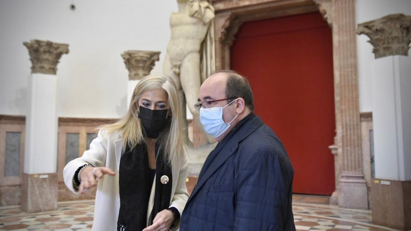 Patricia del Pozo y Miquel Iceta en el Museo Arqueológico de Sevilla.