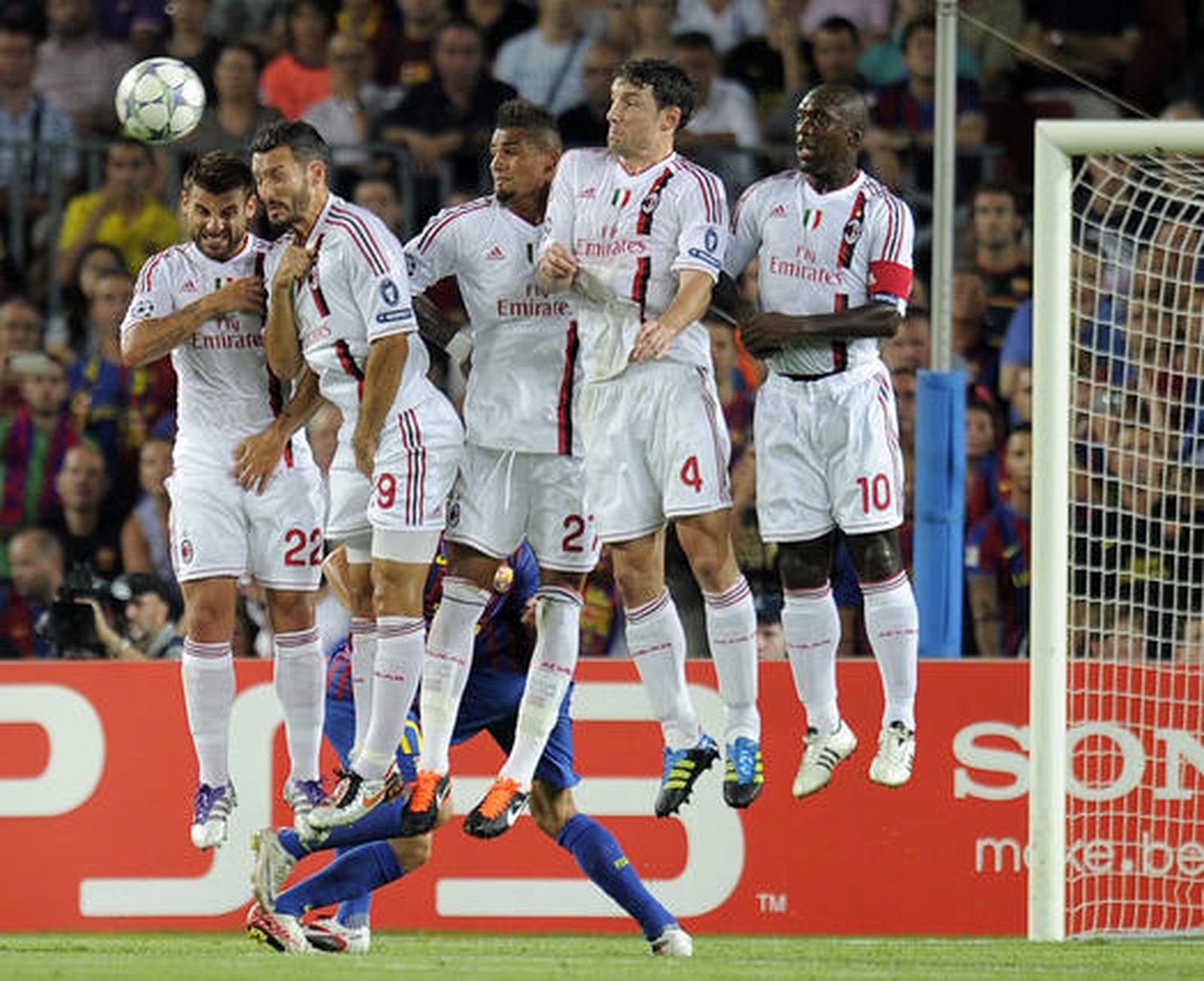 El Barcelona no consiguió pasar del empate ante un Milán muy a la italiana.

Foto: afp