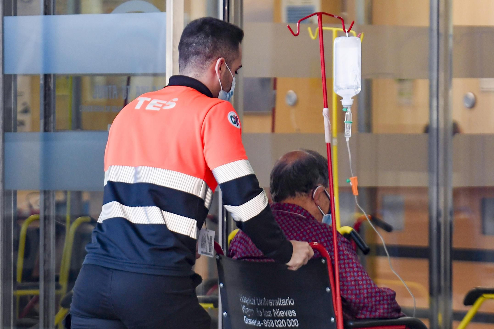 Coronavirus Granada: Las UCI soportan 17 ingresos en una jornada