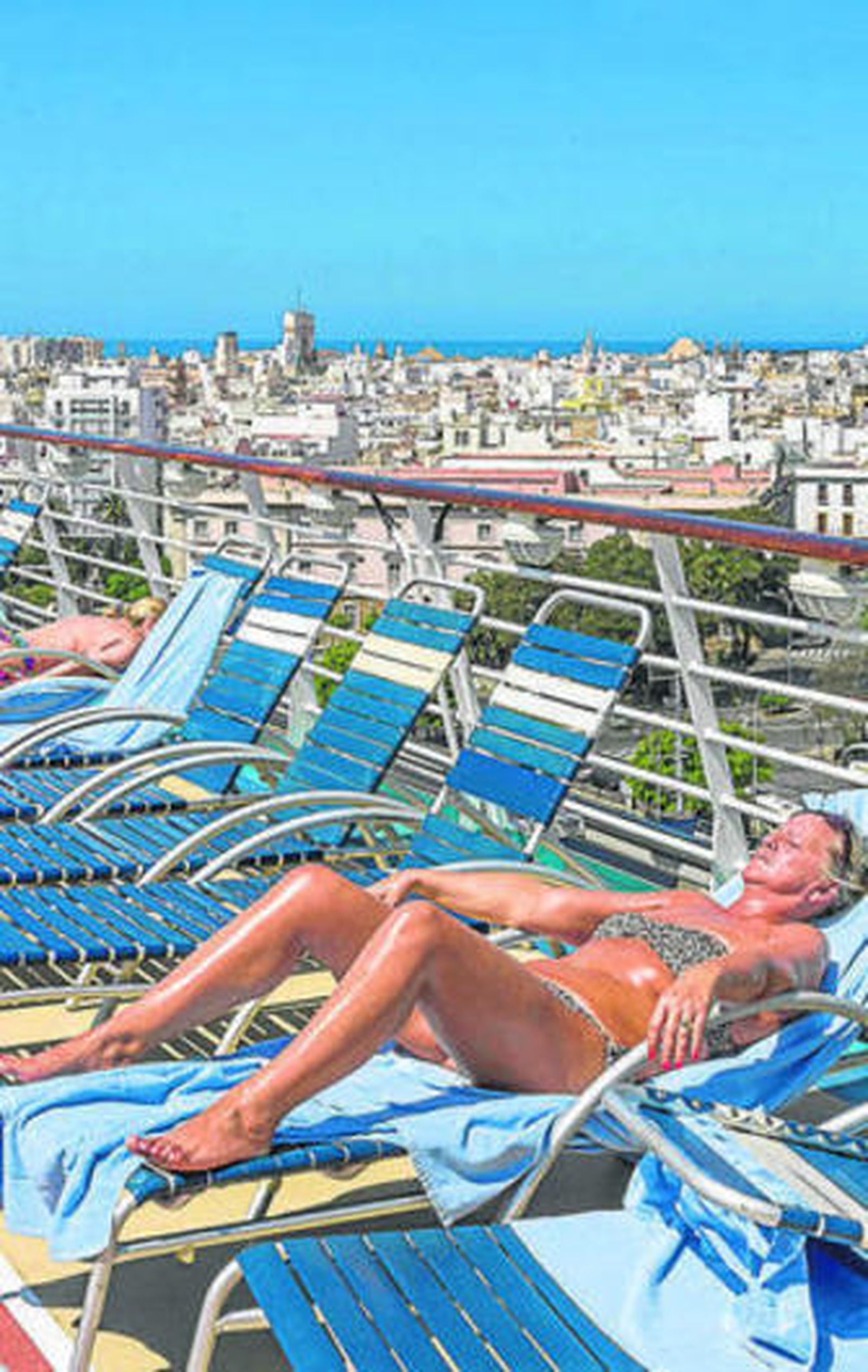 La llegada de cruceros al puerto de Cádiz aumenta cada año.