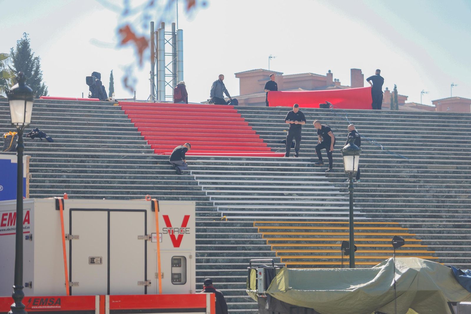 La alfombra roja de los Goya ya aparece en la escalinata de Congresos