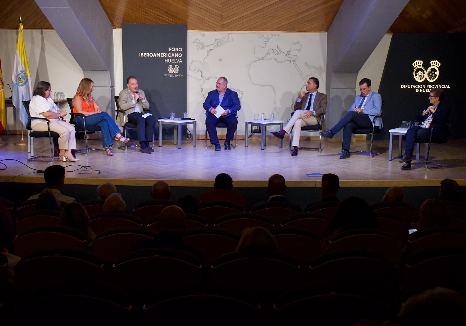 Mesa redonda en el foro iberoamericano