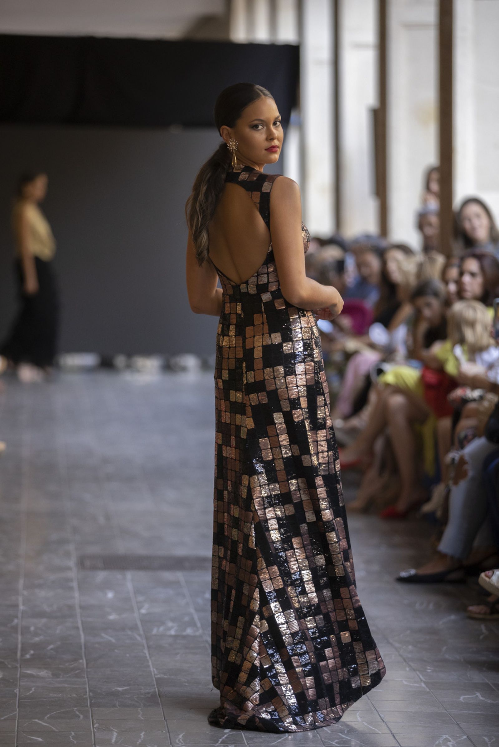 Imágenes del desfile 'Huelva provincia de moda' en la Gran Vía