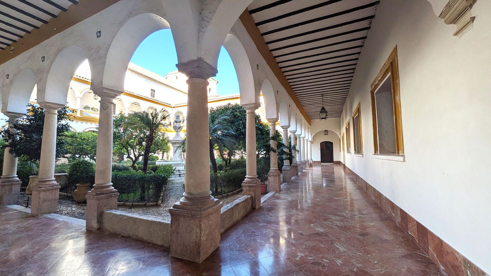 Claustro del Convento de la Madre de Dios de Lucena.