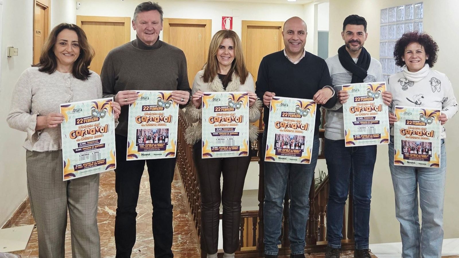 El alcalde de Otura, Nazario Montes, acompañado de otros miembros del Equipo de Gobierno, ha presentado la programación de Carnaval