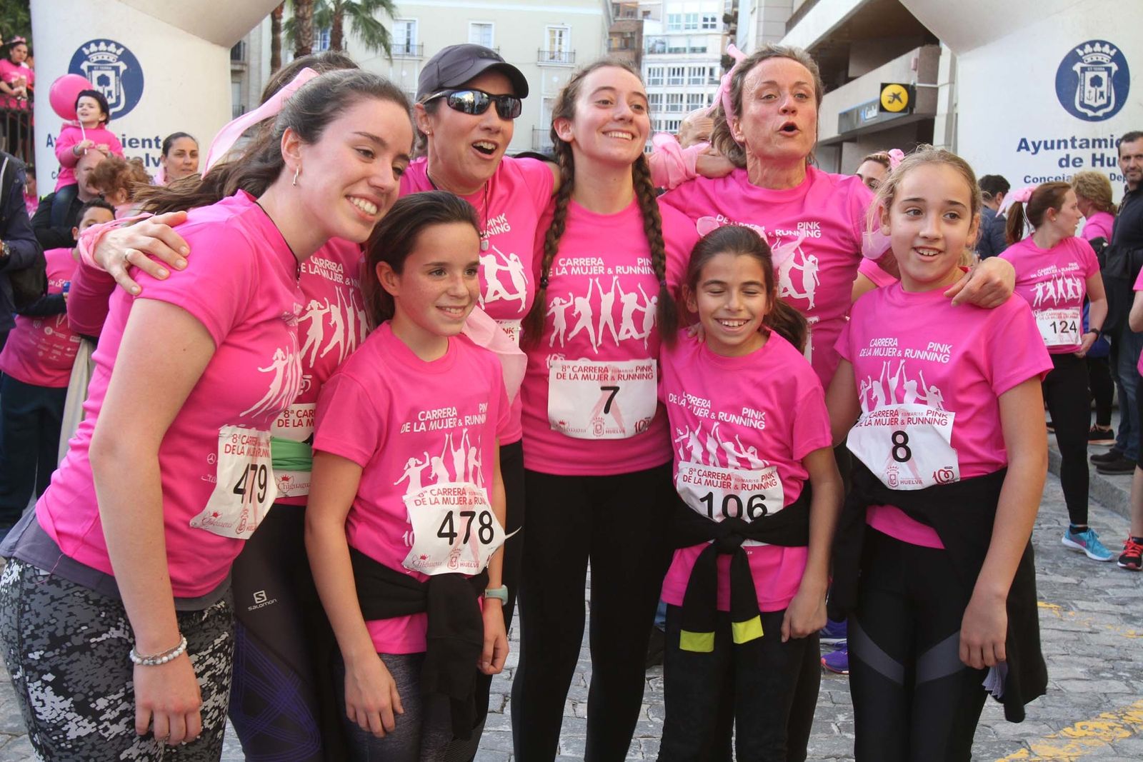 Imágenes de la Carrera contra el cáncer de mama de Huelva.
