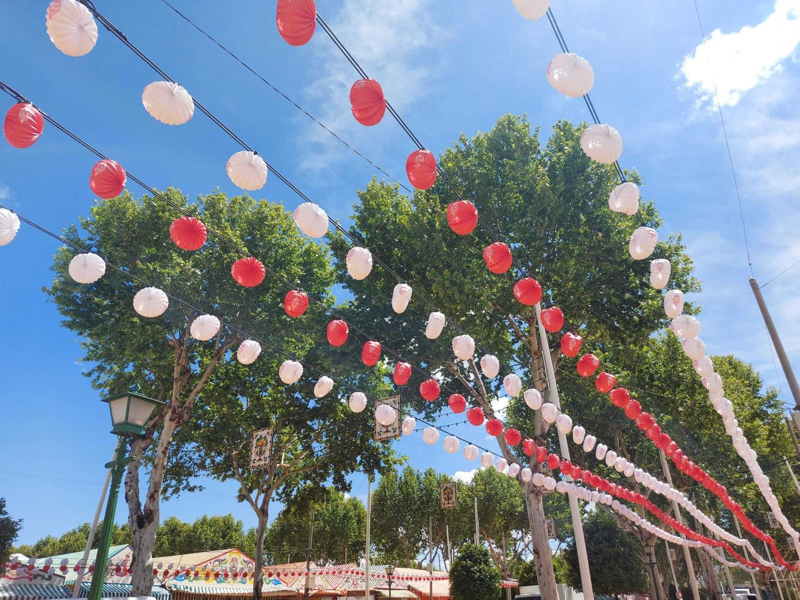 Contamos con diferentes medios de transporte para llegar hasta la Feria de Sevilla.