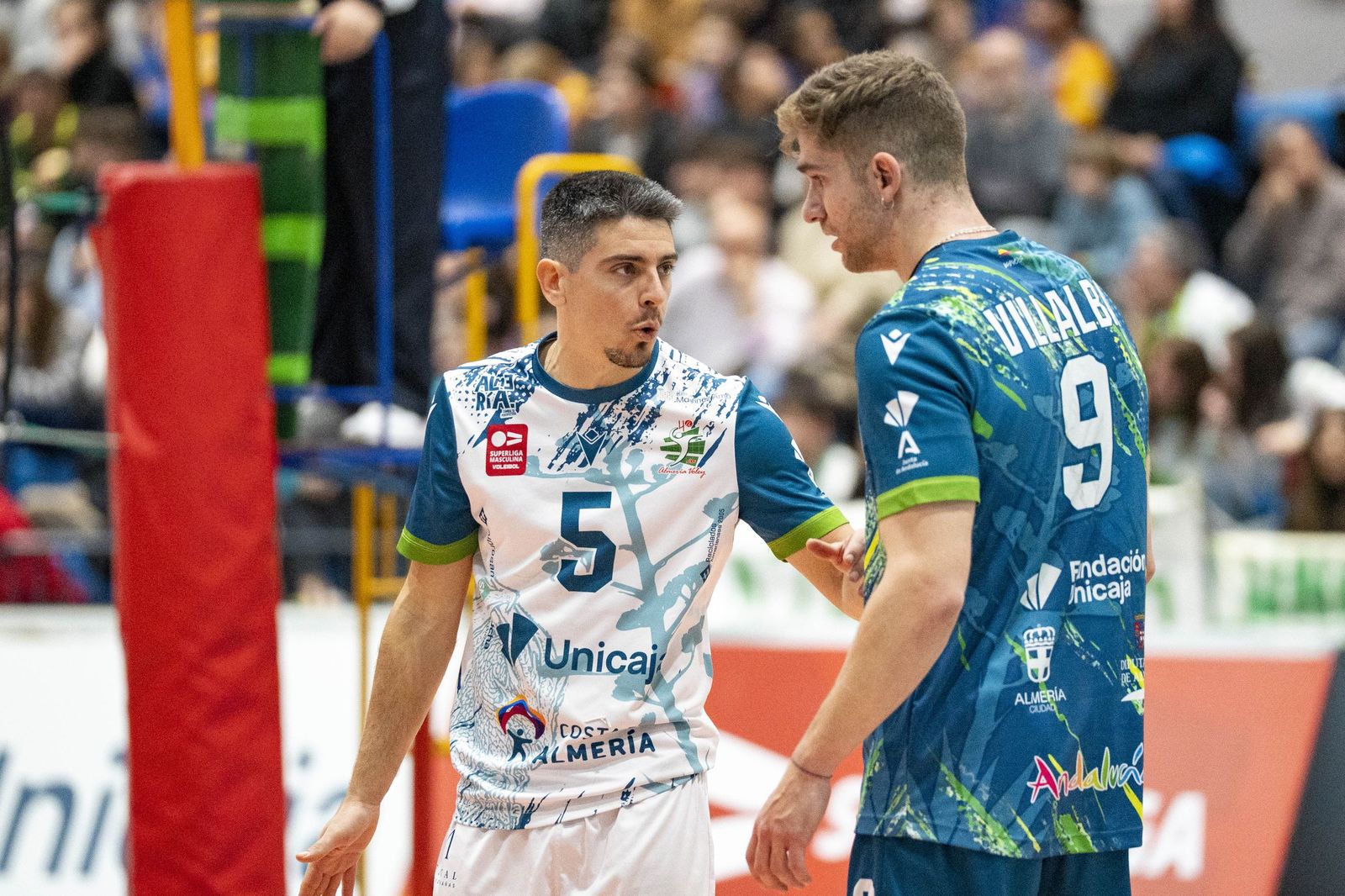 Las imágenes del partido entre Unicaja Costa de Almería y Pamesa Teruel de Superliga de voleibol