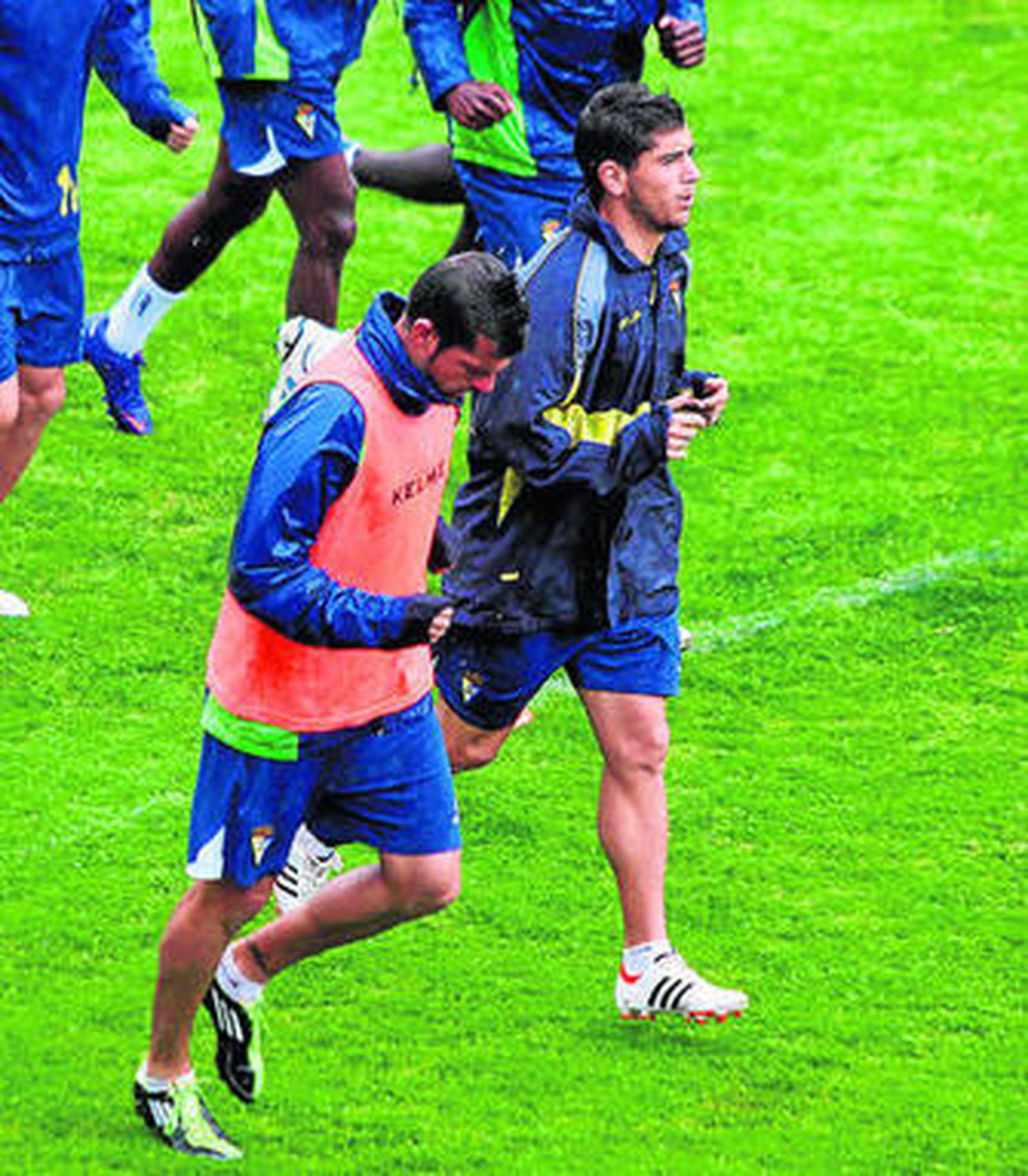 Dieguito (d) realiza una carrera en compañía de Baquero.