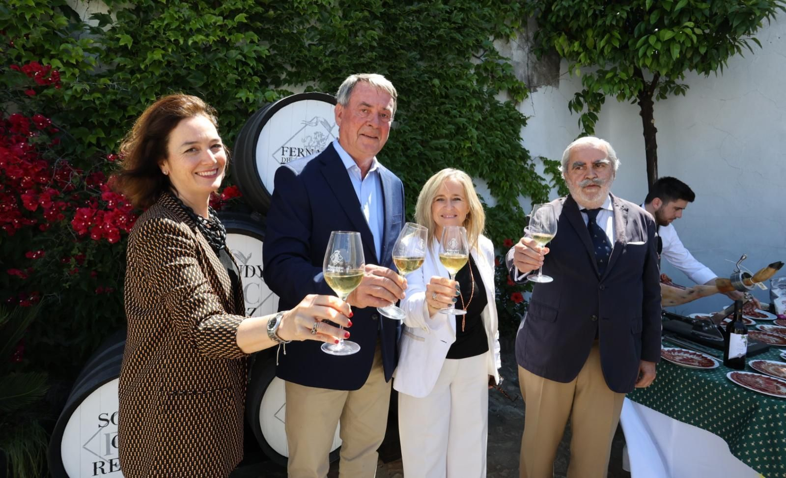 Jan Pettersen de Bodegas Fernando de Castilla, en el centro de la imagen