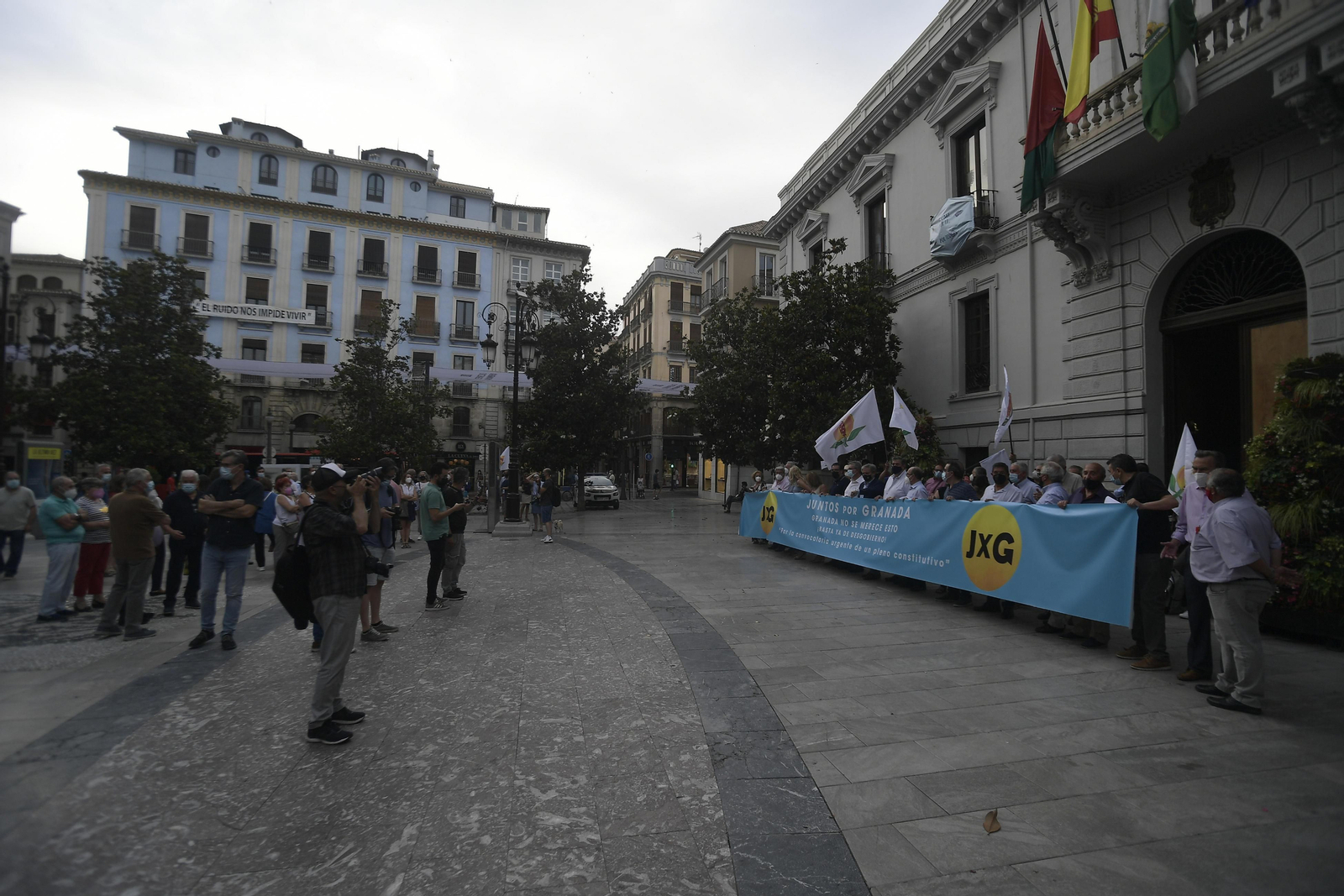La concentración para pedir un nuevo gobierno municipal en Granada, en imágenes