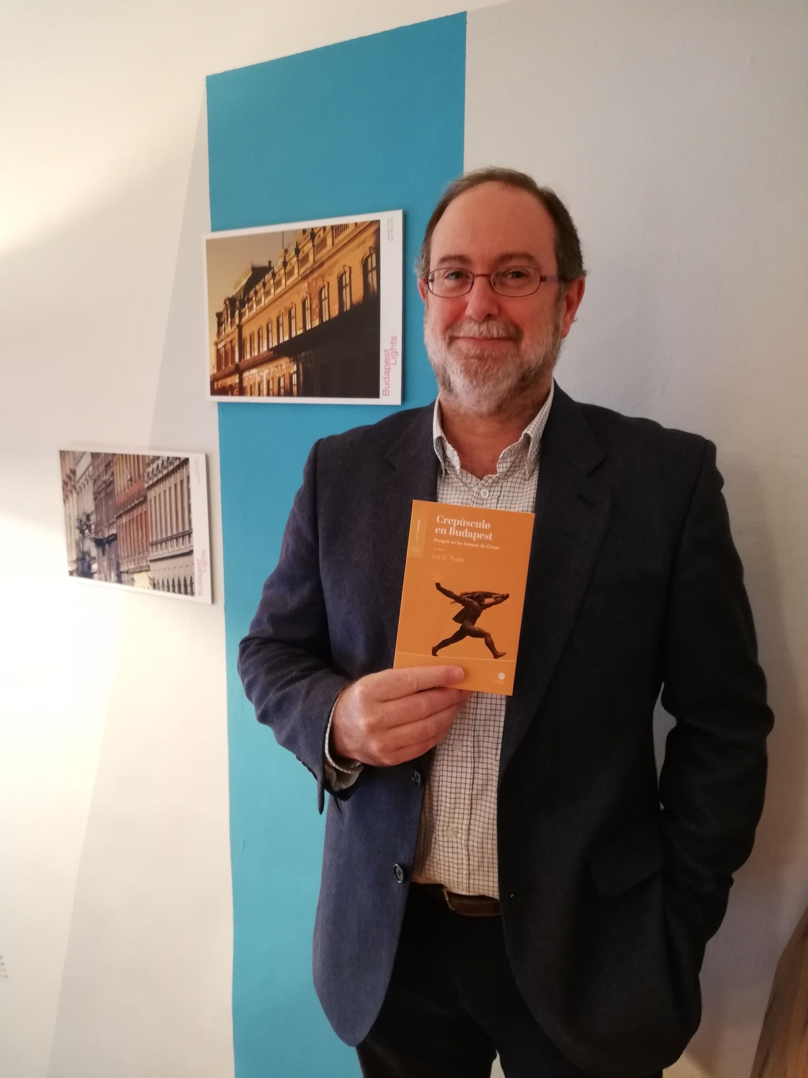 “La política en Hungría es fascinante, todo lo contrario a aburrida”