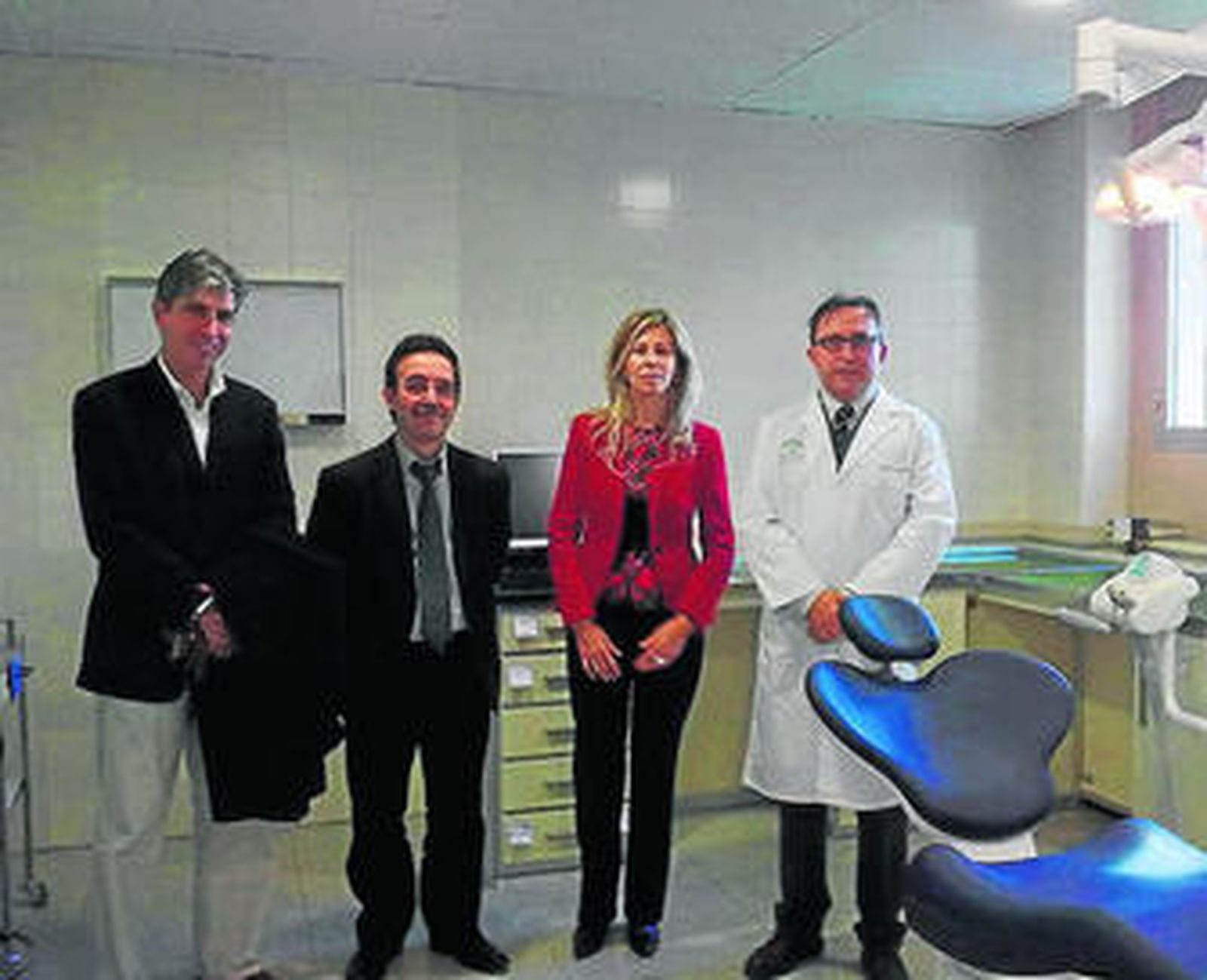 María José Rico, delegada en Salud en Huelva, ayer en la nueva unidad.