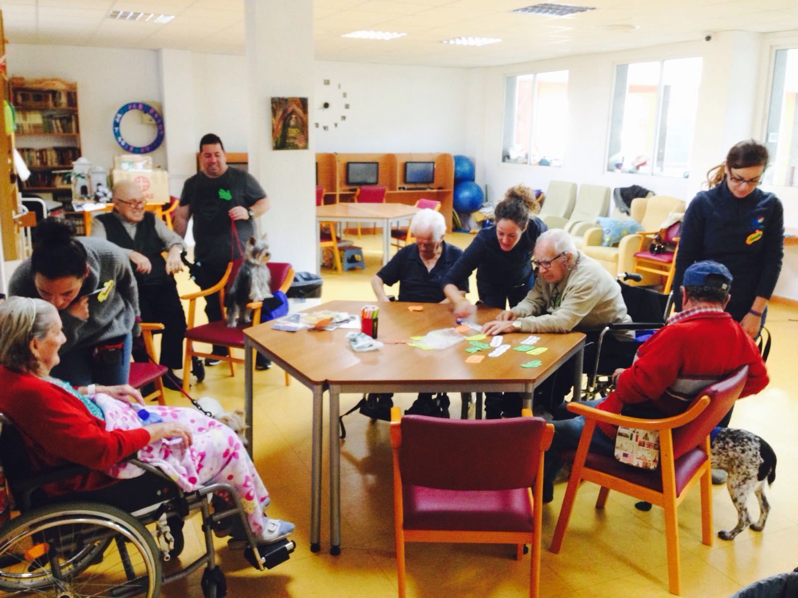 Usuarios de la residencia de la Cruz Roja, en una imagen de archivo